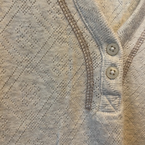 The North Face Perforated Thermal Style Pull-Over Top - Cream color - Size Large - Picture 2 of 7